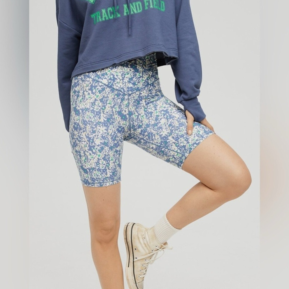 Aerie Offline High Waisted Crossover 7’’ inseam Floral Bike Shorts - NWT